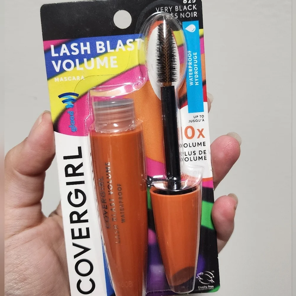 COVERGIRL Lash Blast Volume Mascara - Very Black 825 New
